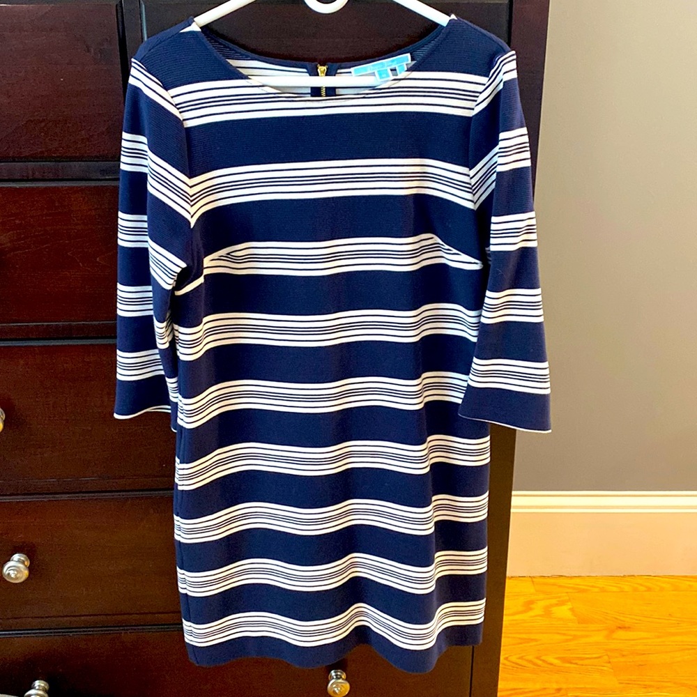 Draper James Shift Dress w Pockets!! Gold Zipper, Navy/White Stripe. EUC, Size M